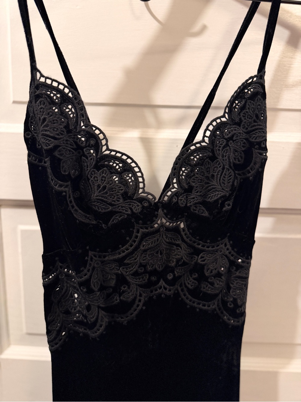 FARM Rio Black Velvet Slip with Lace Appliqué - Picture 4 of 12